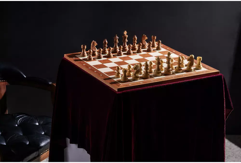 Alemán (Atemporal) de acacia india / madera de haya 3,5 pulgadas figuras de ajedrez con hetmans extra
